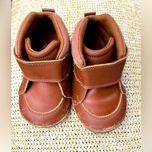 Stride Rite Soft Motion Mateo boots in Sierra Brown 6w toddler